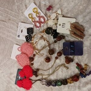 NEW 13 PIECE ASSORTED JEWELRY